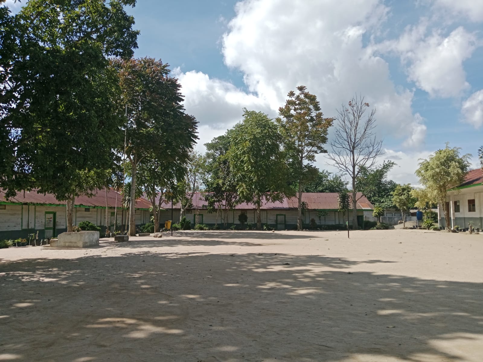 Lingkungan Sekolah HKBP Lintongnihuta